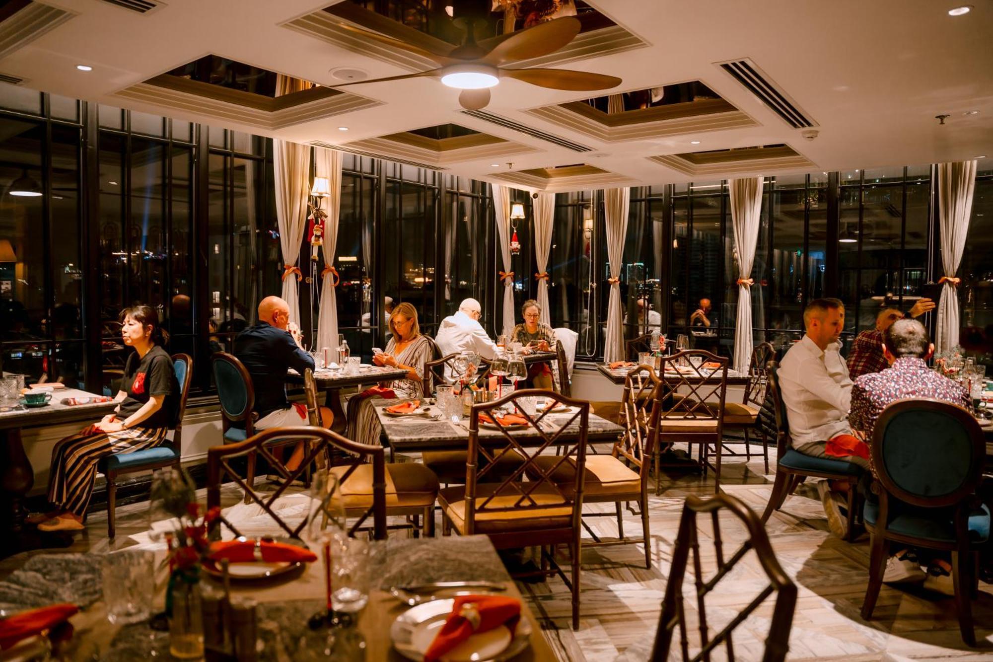 Grand Hotel Du Lac Hanoi Buitenkant foto The restaurant