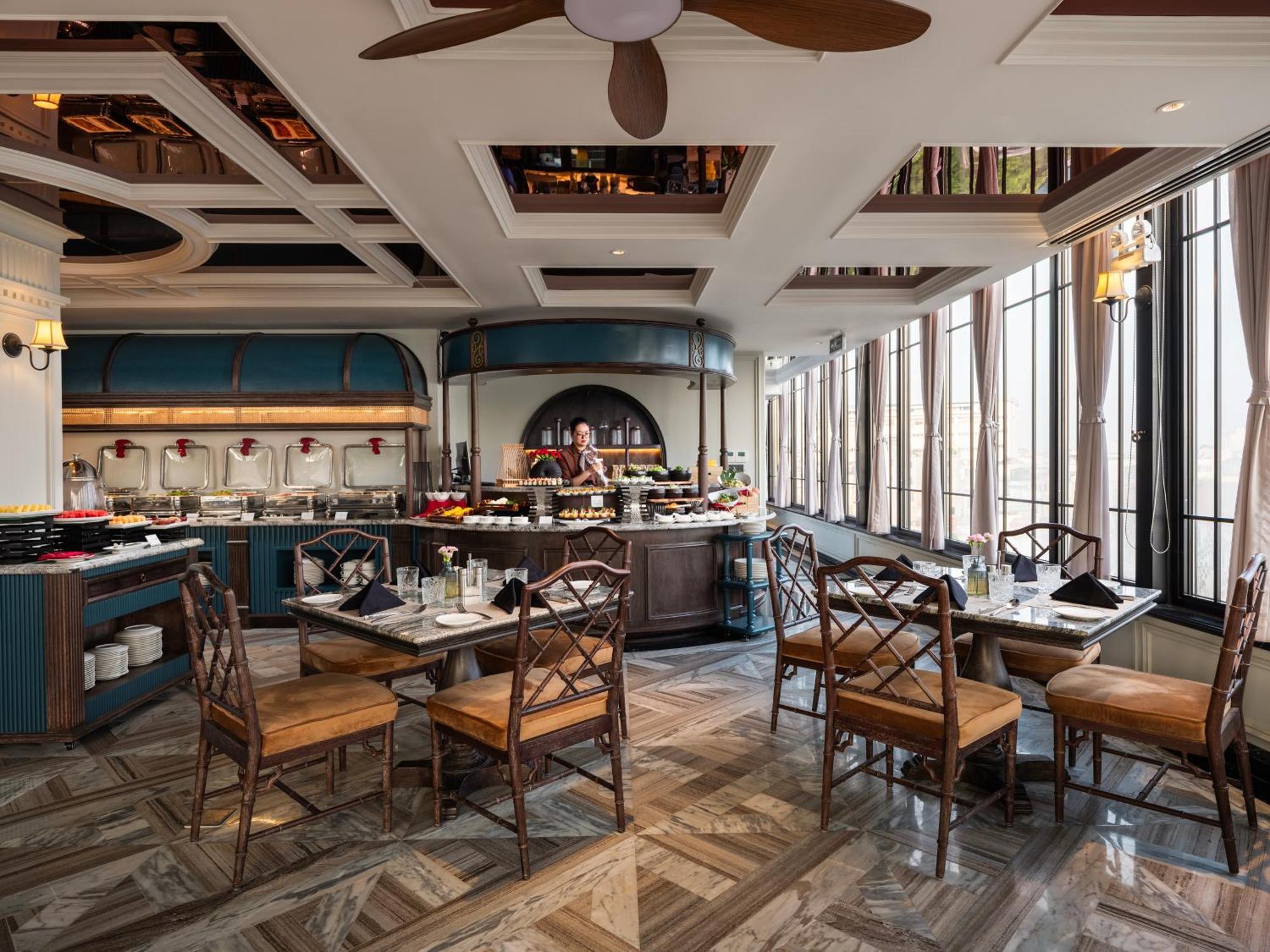 Grand Hotel Du Lac Hanoi Buitenkant foto The restaurant