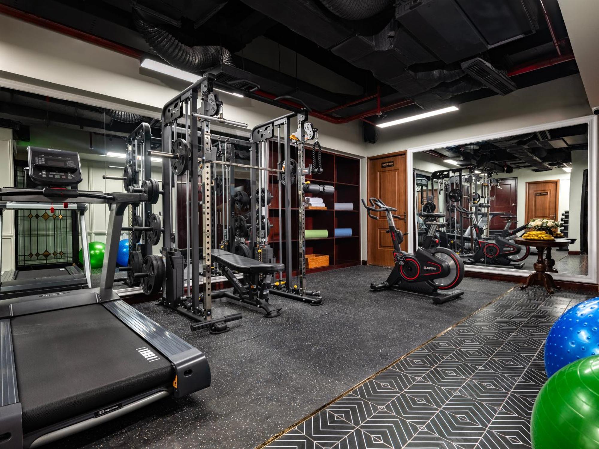 Grand Hotel Du Lac Hanoi Buitenkant foto The gym at the hotel