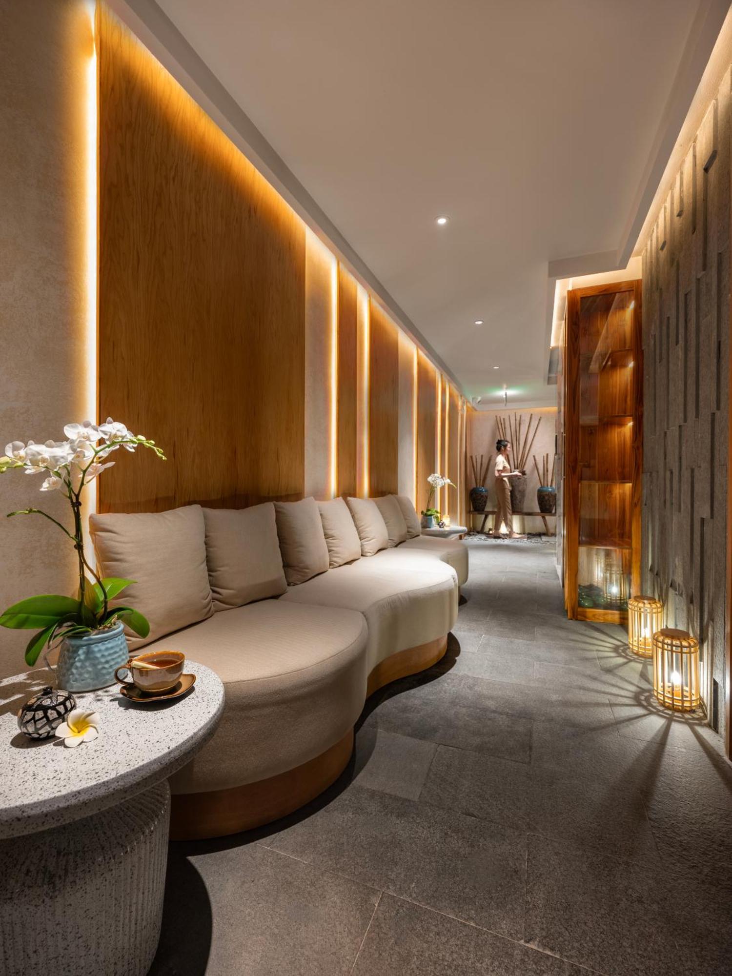 Grand Hotel Du Lac Hanoi Buitenkant foto The Spa at The Landmark