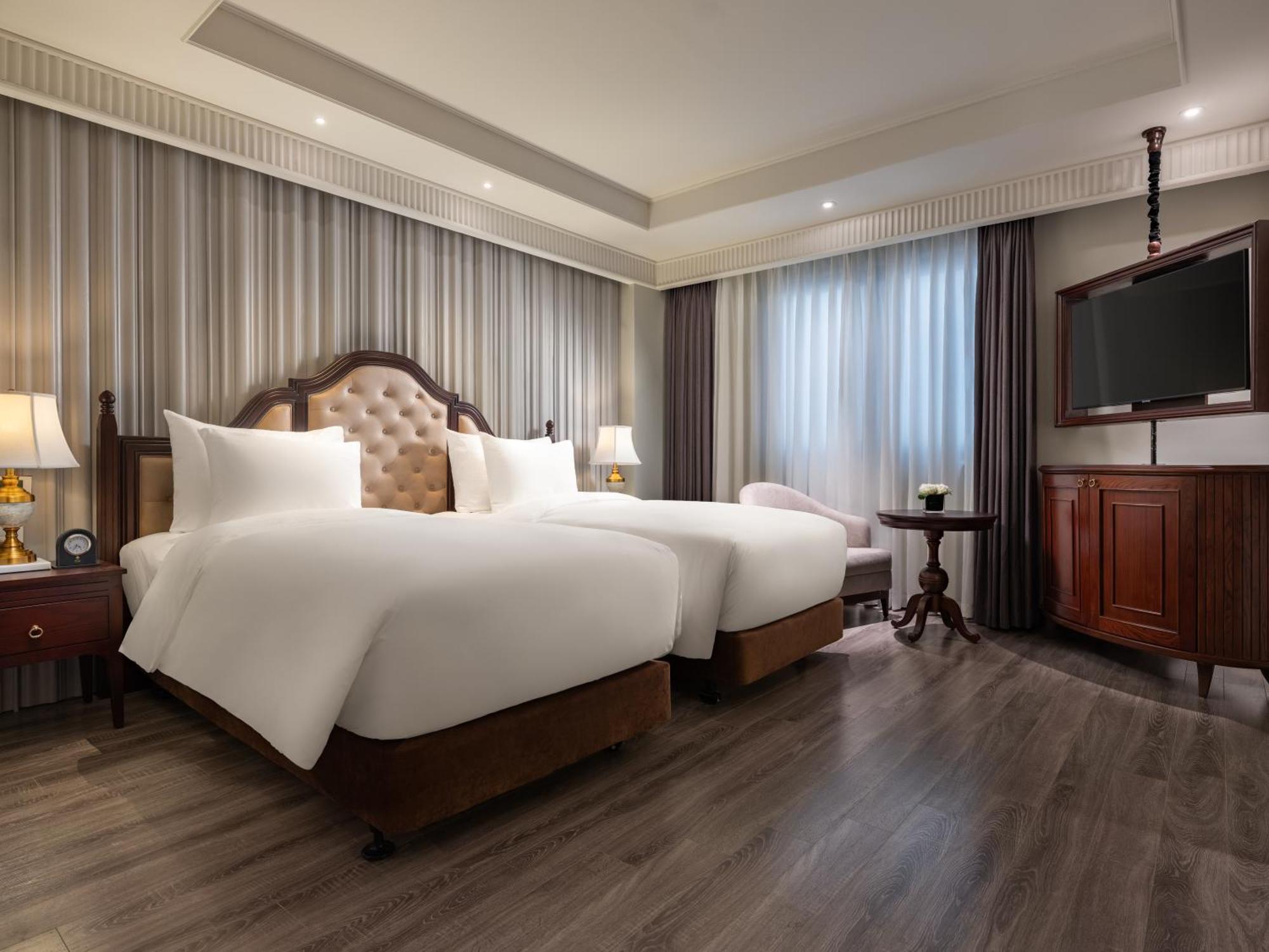 Grand Hotel Du Lac Hanoi Buitenkant foto Deluxe Suite