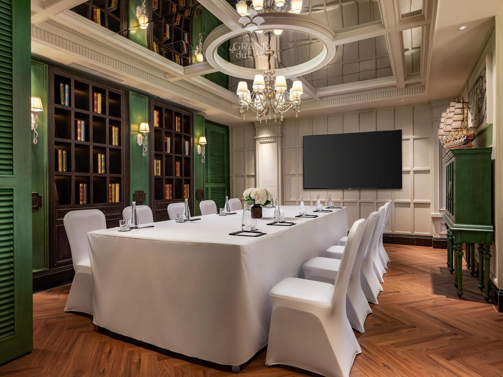 Grand Hotel Du Lac Hanoi Buitenkant foto Library Room