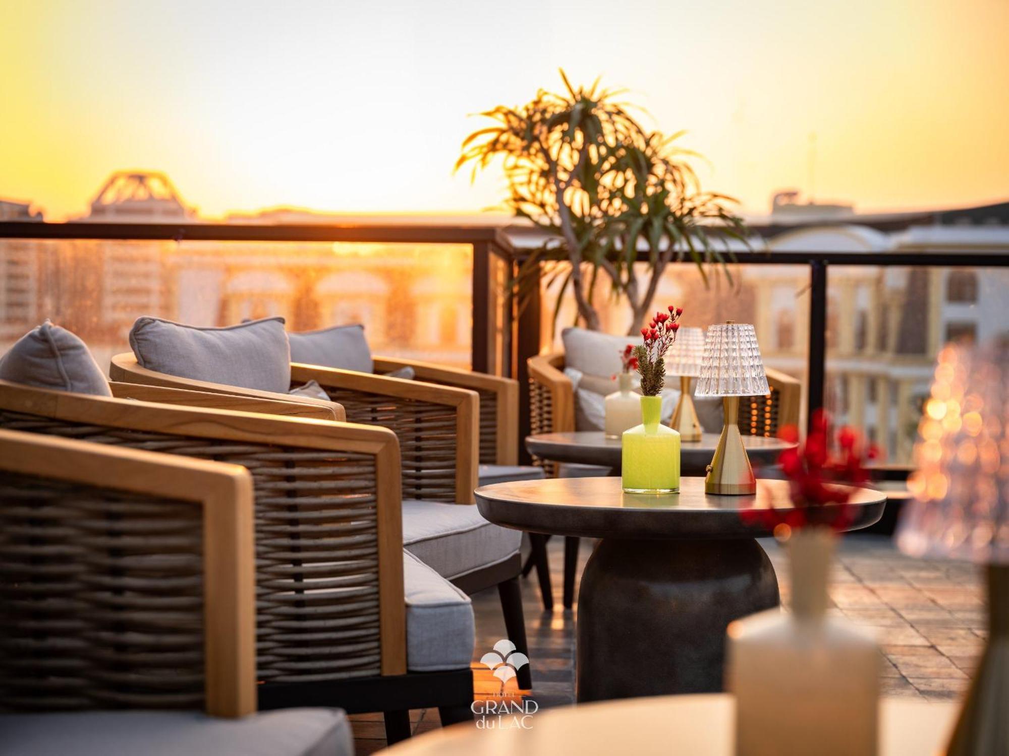 Grand Hotel Du Lac Hanoi Buitenkant foto The Terrace at the Hotel