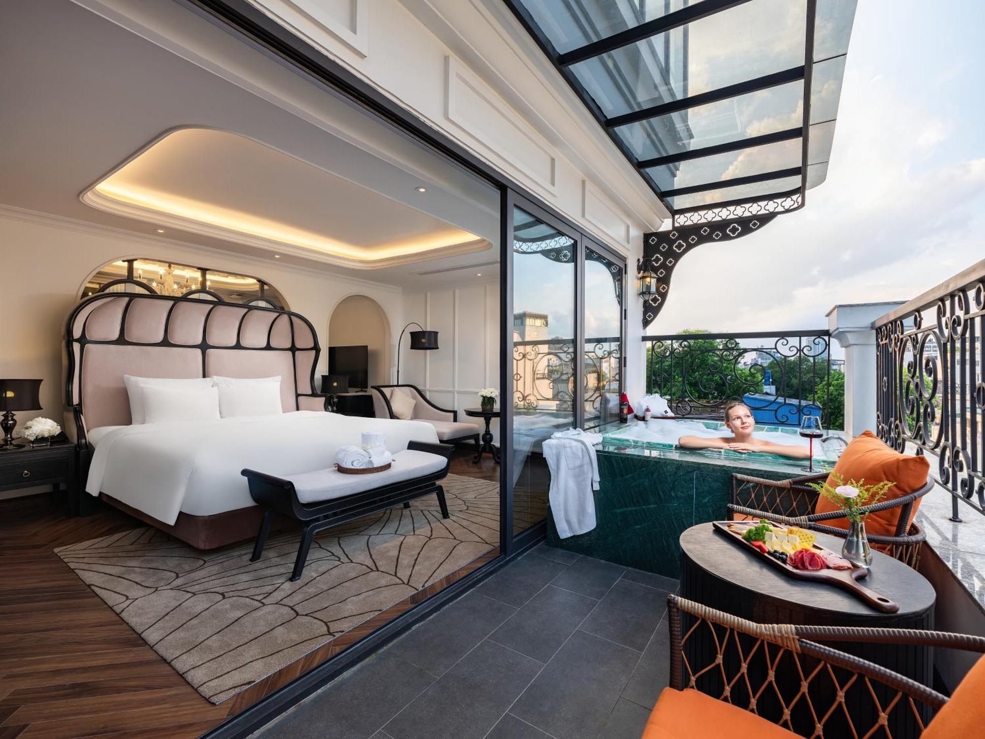 Grand Hotel Du Lac Hanoi Buitenkant foto A suite at the hotel