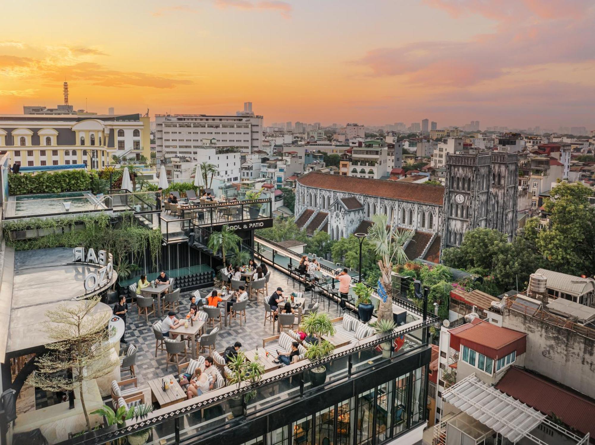 Grand Hotel Du Lac Hanoi Buitenkant foto View of the rooftop bar